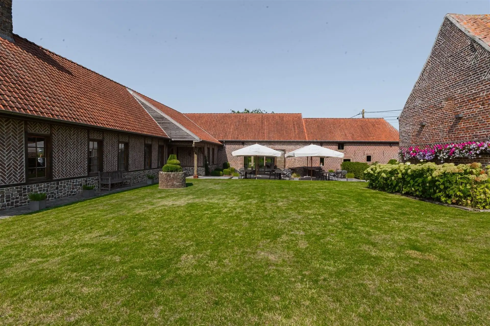 Handelspand mét instapklare villa én ruime parking foto 4