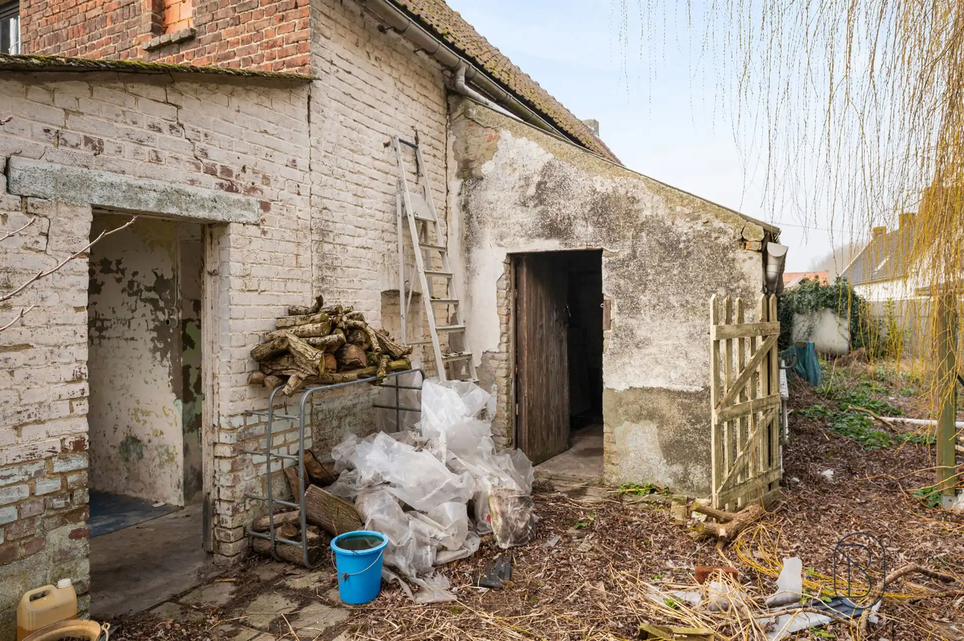 Volledig te renoveren woning, veel potentieel! foto 14
