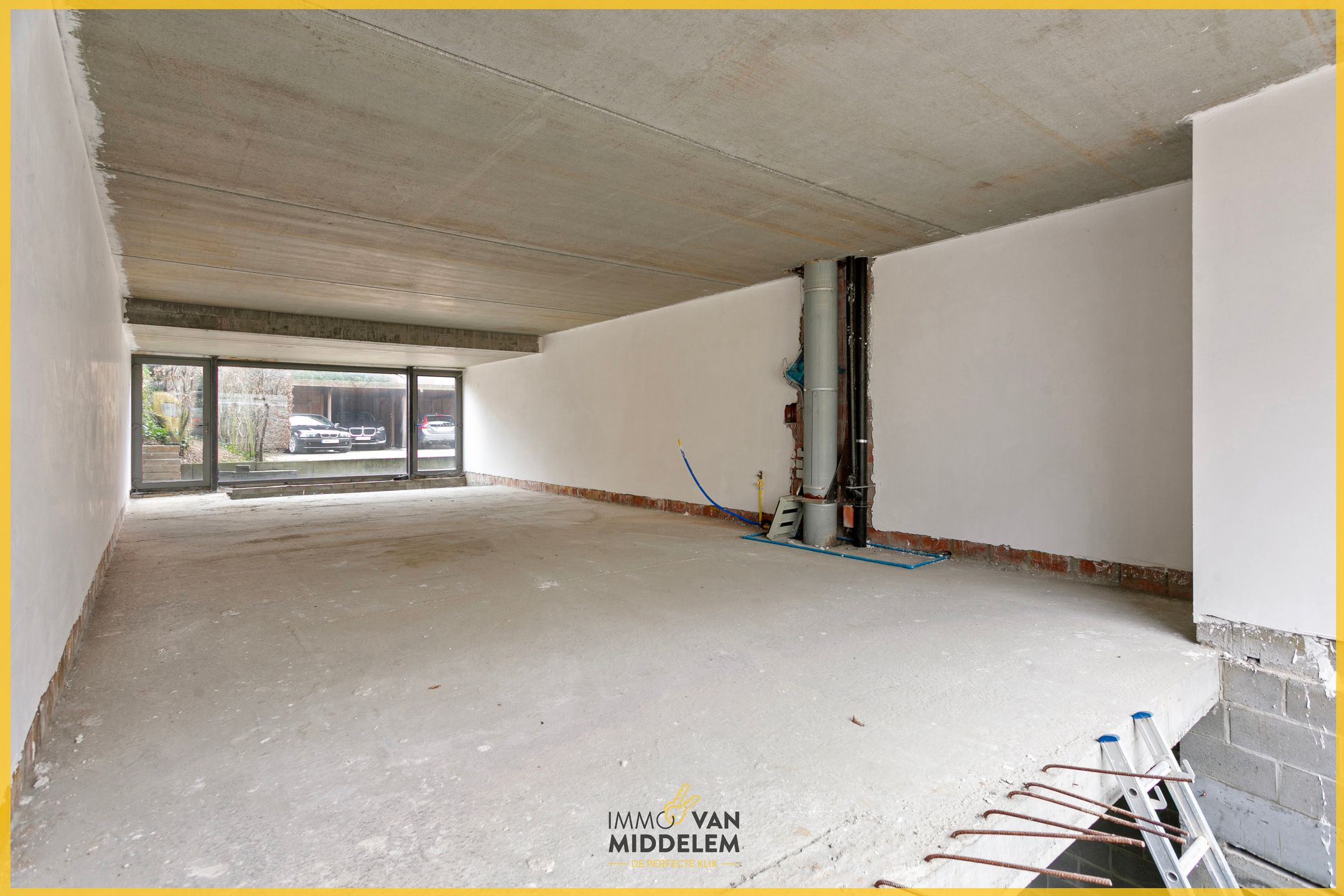 Onder COMPROMIS! foto {{pictureIndex}}