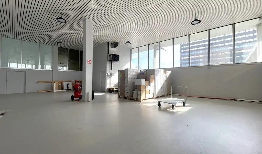 Vernieuwde kantoren te huur in Ahlers Building te Antwerpen foto 27