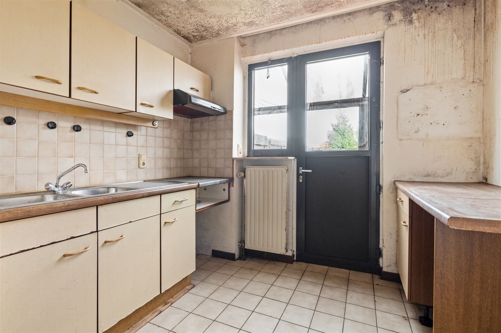 Te renoveren gelijkvloers appartement met garagebox foto 7