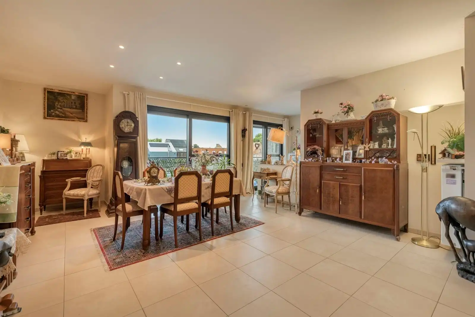 Instapklaar appartement met 2 slpk en ruim terras foto 6