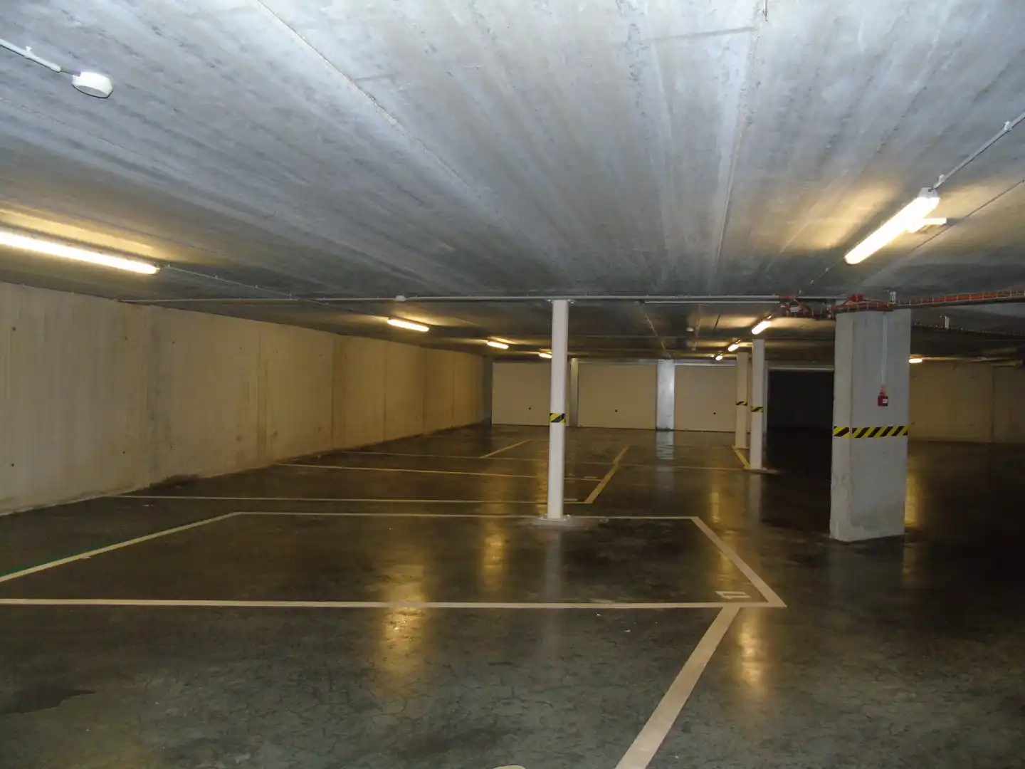 Te koop: 4 ondergrondse autostaanplaatsen foto 4