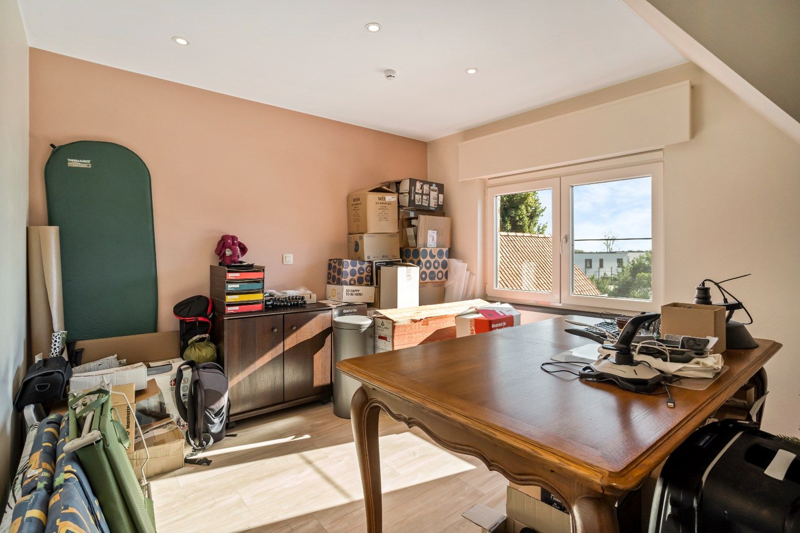 Deze prachtige woning werd 10 jaar geleden volledig gerenoveerd en biedt een moderne en comfortabele leefomgeving. foto 16