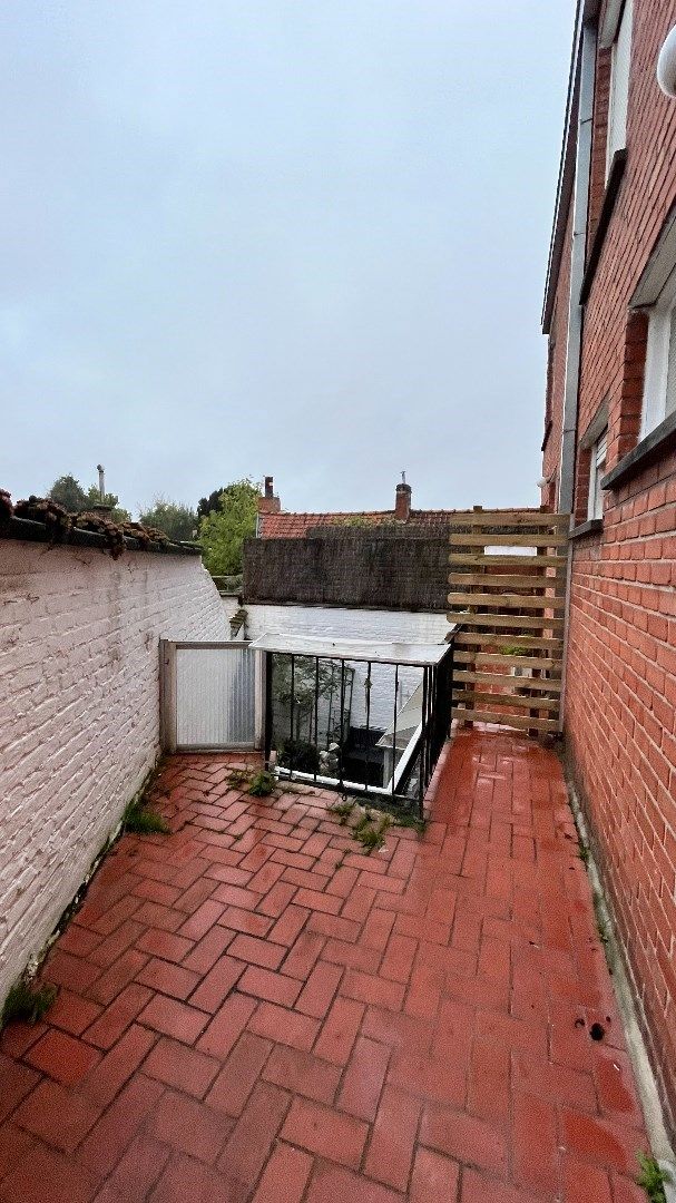 Te renoveren woning te koop in centrum Izegem! foto 14