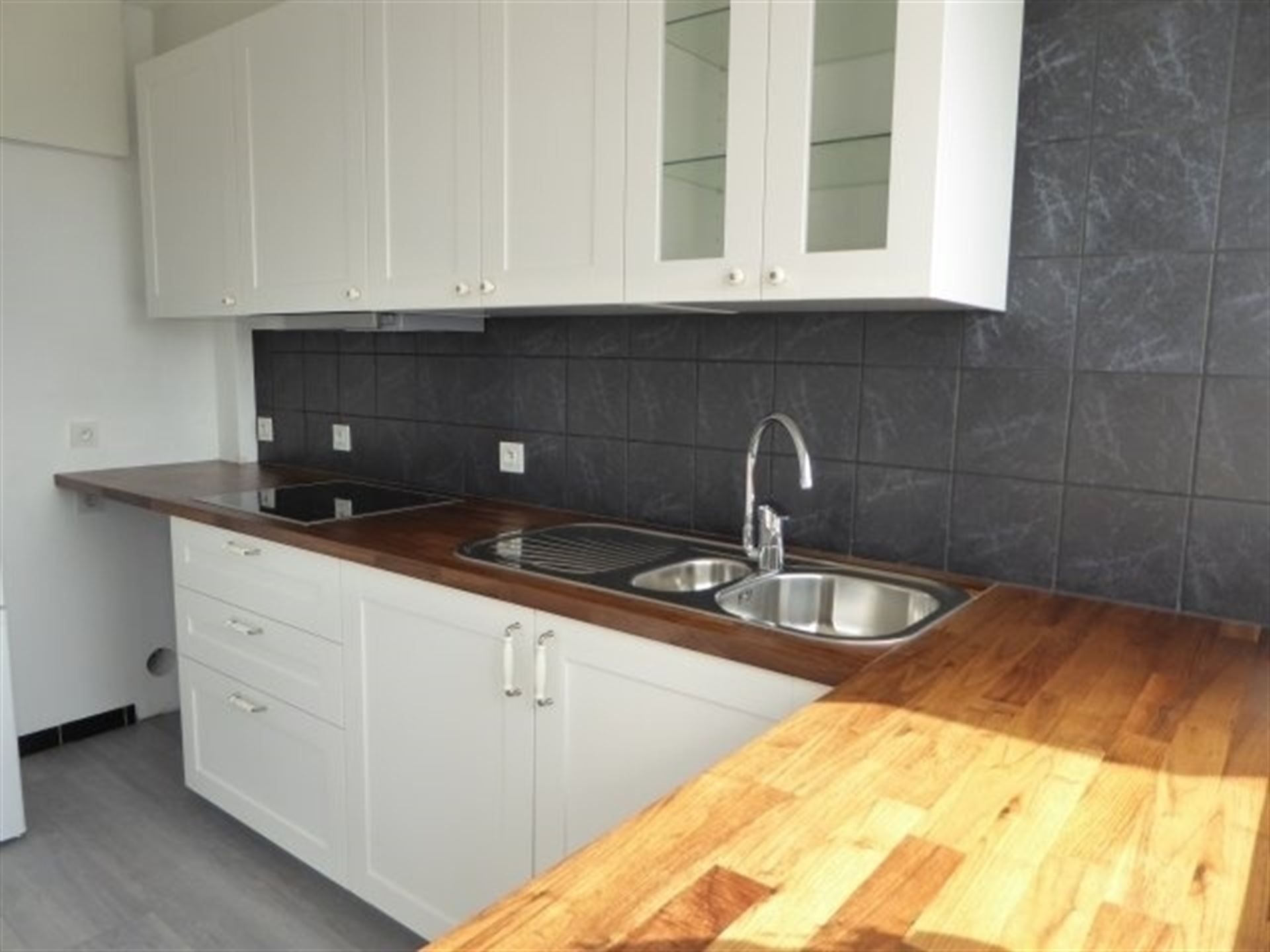 Lichtrijke en verzorgde studio foto 5