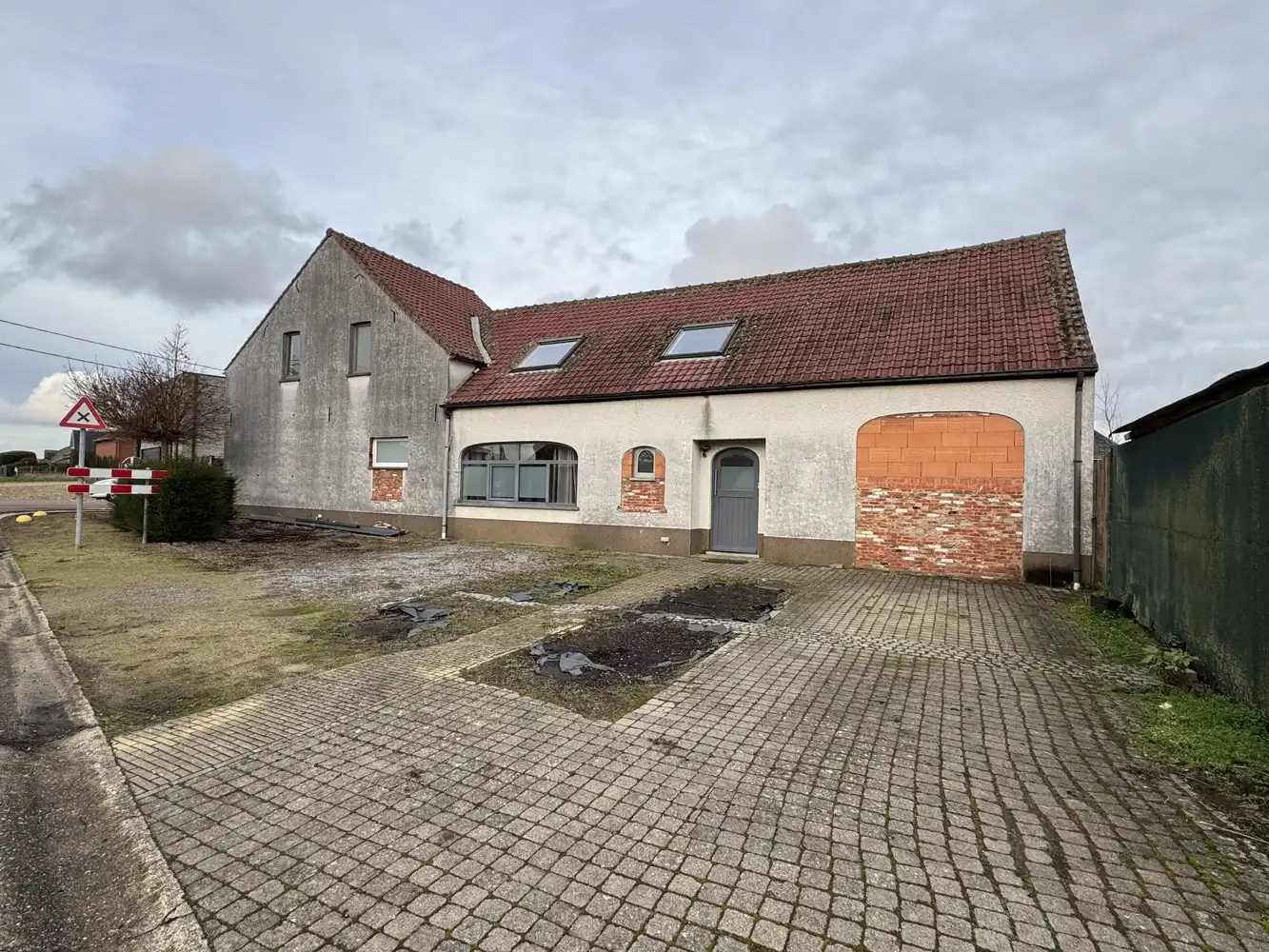 Te renoveren woning op een mooi perceel van 9a78ca foto 2