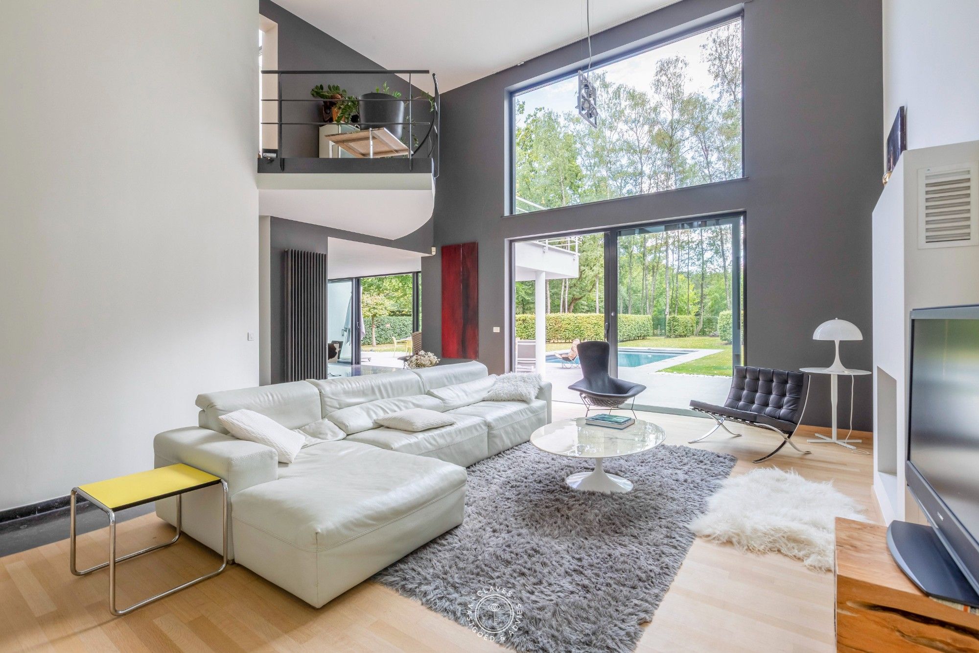 Architecturale villa met prachtige tuin en zwembad foto 7