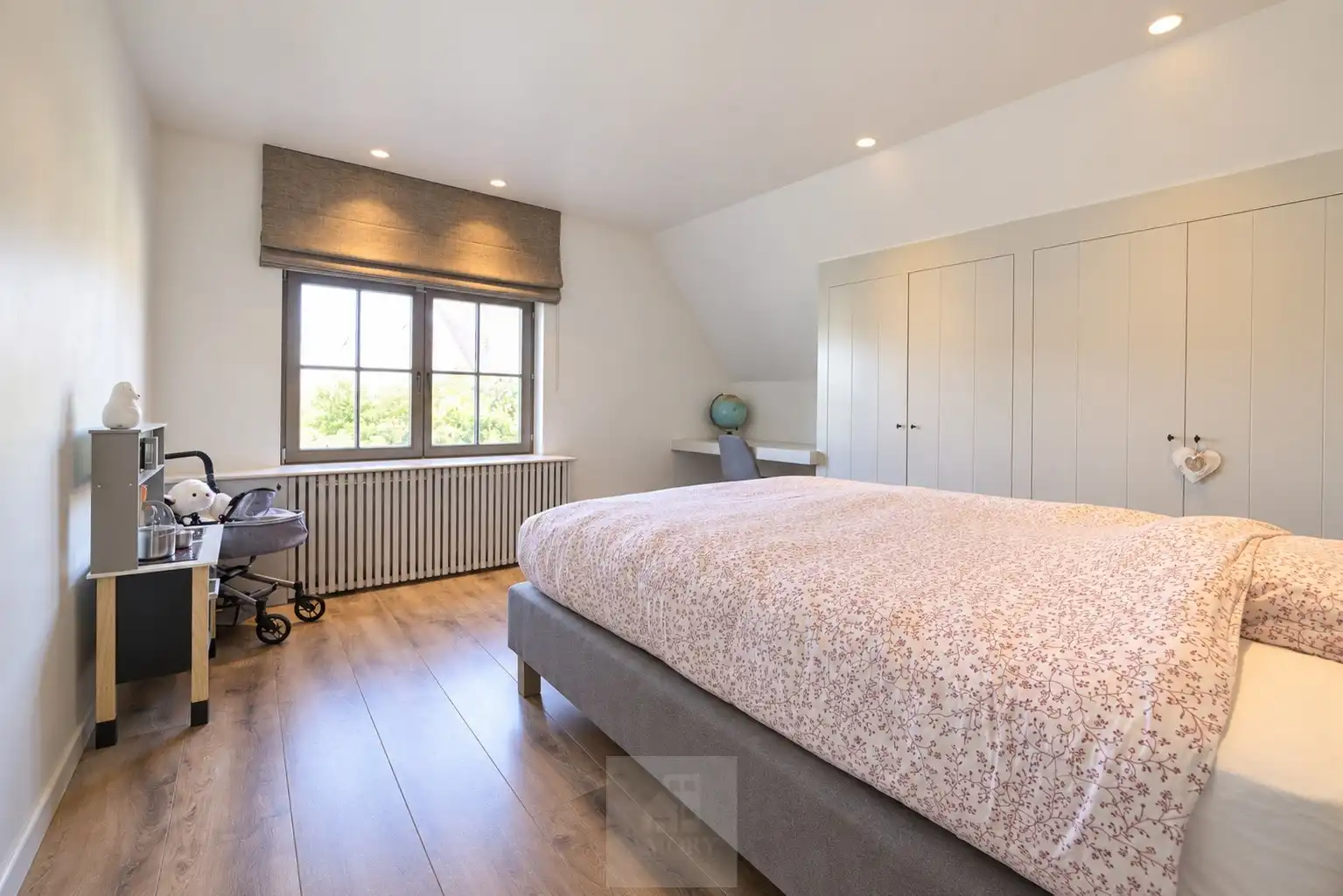 Hoogwaardig gerenoveerde villa op ruim perceel met uniek bijgebouw foto 24