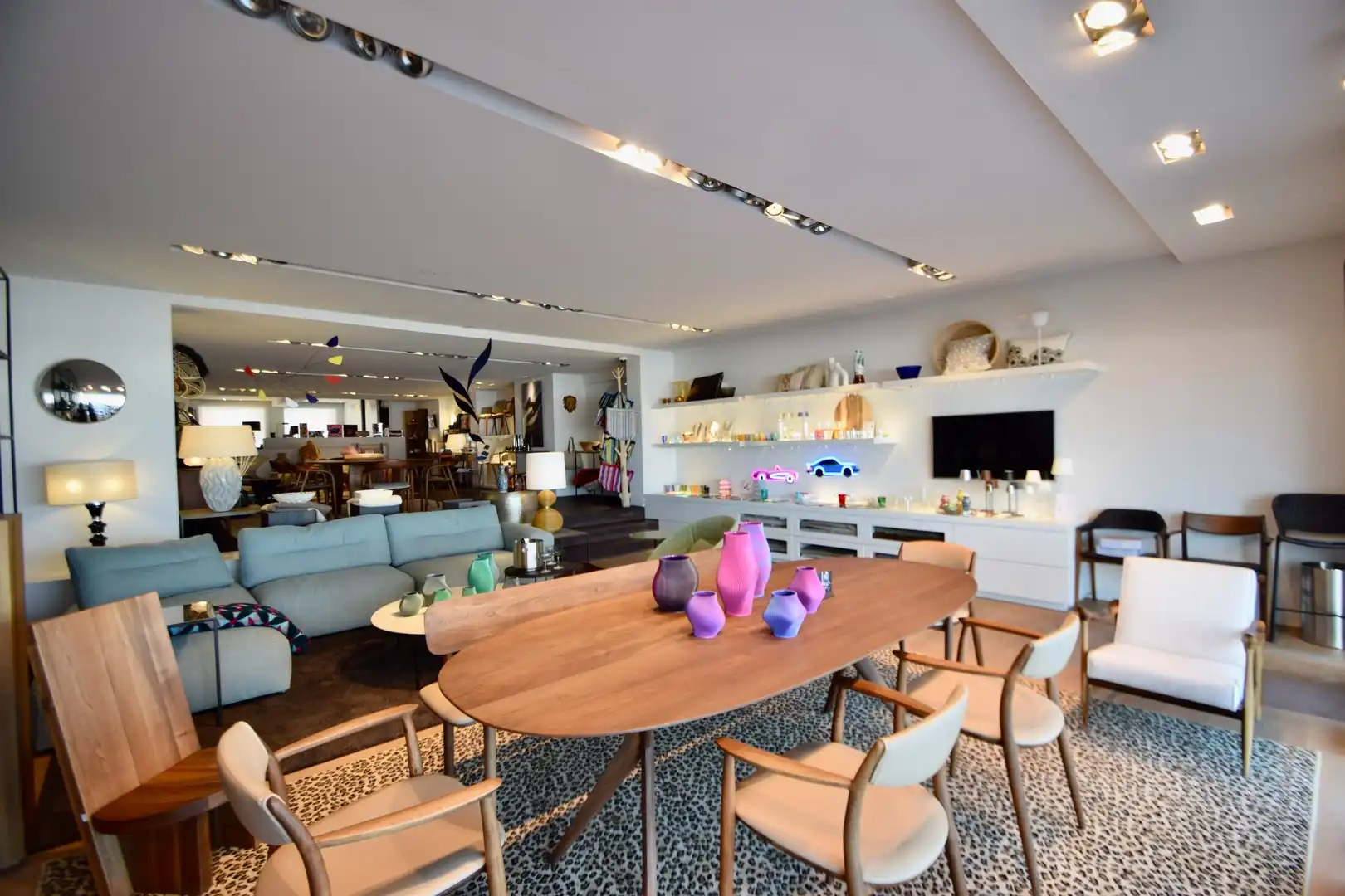 Te huur: commercieel handelspand op de zeedijk in hartje Zoute. foto 3