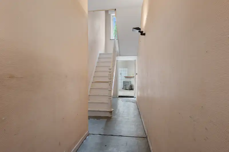 Te renoveren starterswoning met 2/3 slaapkamers en tuinjte foto 2