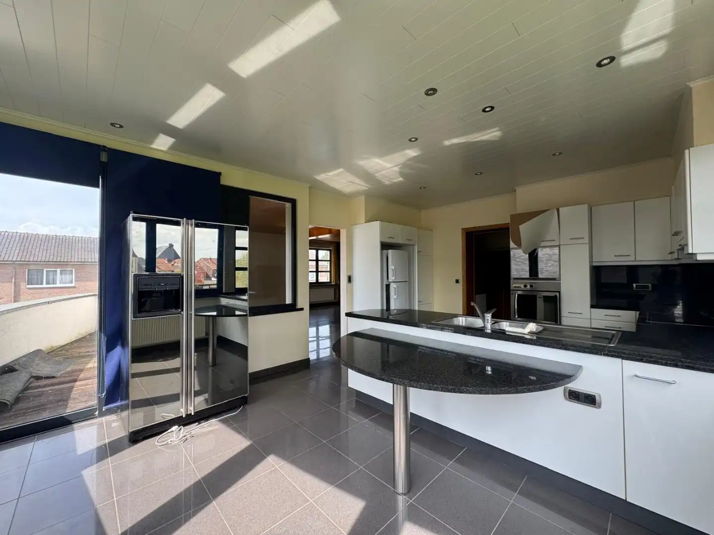 TE HUUR - Op zoek naar een ruim appartement in hartje Merchtem? Welkom Home! foto 10