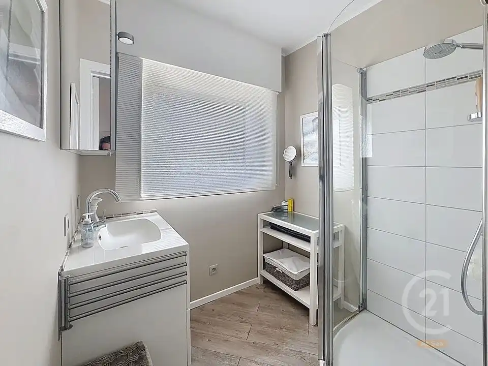 Prachtig 2-slaapkamerappartement met uniek zicht op de golf inclusief parkeerplaats foto 13