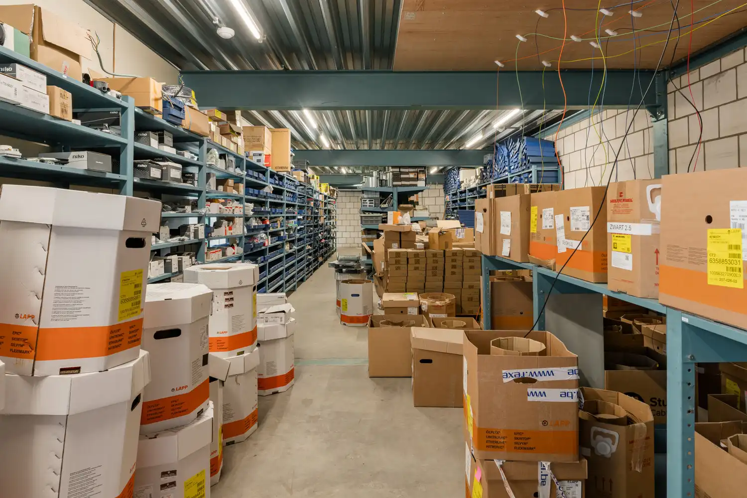 BEDRIJFSPAND MET CONCIERGEWONING foto 100