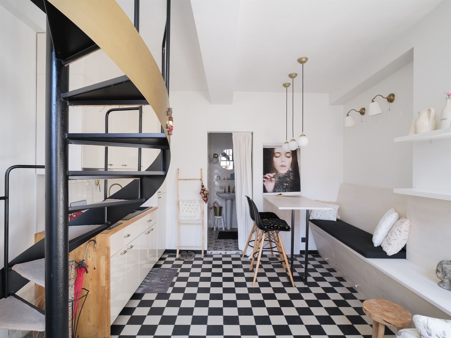 Karakterwoning in hartje Brugge foto 5