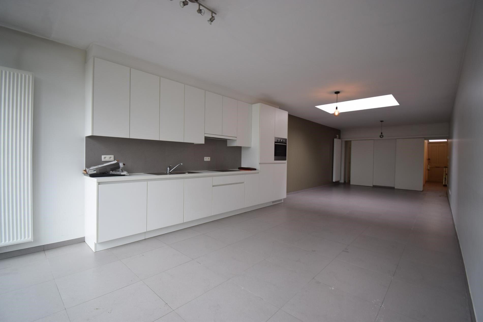 NETTE RIJWONING MET AUTOSTANDPLAATS foto 3