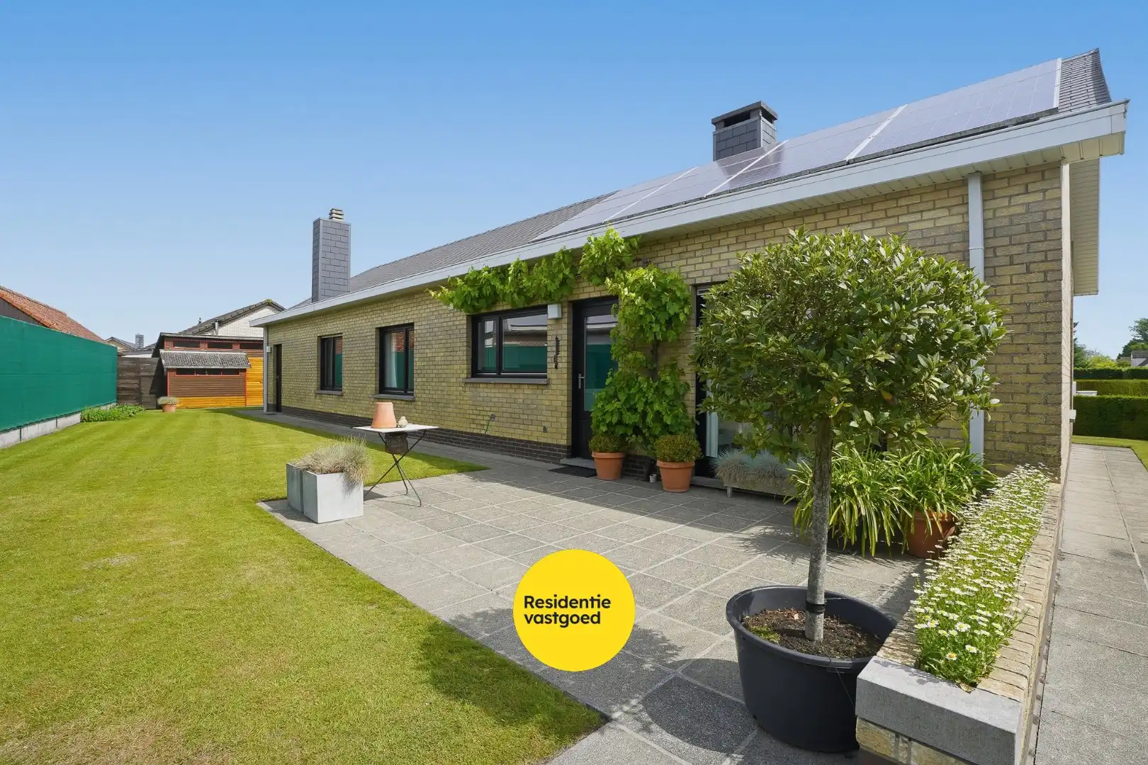 Verzorgde bungalow met 3 slpks op 571m² in rustige woonwijk te Varsenare foto 2