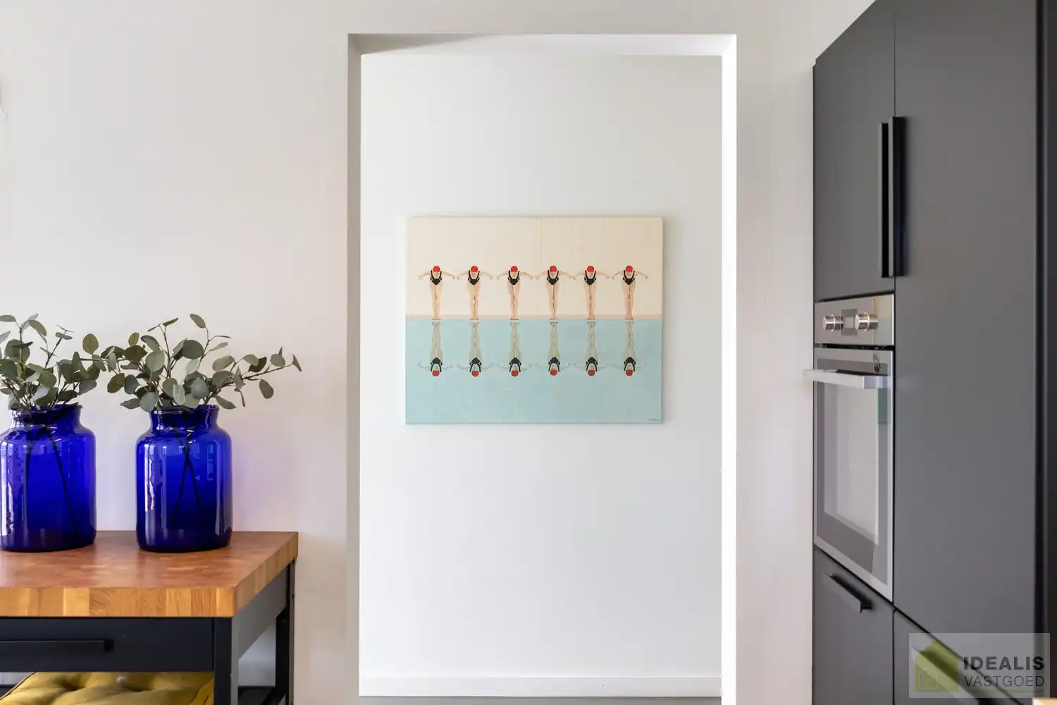 STATIG, STRAK EN UITERST RUIM COMPLEX MET HOOGSTAANDE AFWERKING EN OOG VOOR DETAIL. MOMENTEEL VOORZIEN VAN 3 SLAAPKAMERS, RIANTE LEEFRUIMTES ÉN UNIEKE LANDSCAPE KANTOORRUIMTES OP RESIDENTIËLE DOCH GUNSTIGE LOCATIE!! Dit exclusieve complex omvat maar liefst +-400m² netto bewoonbare oppervlakte! Kenmerkend aan dit statige pand is de unieke voorgevel die bezet is met keramische kunst van Pieter Stockmans. Gelegen op een residentiële locatie in een rustige woonstraat doch op enkele minuten van het centrum van Genk! foto 26