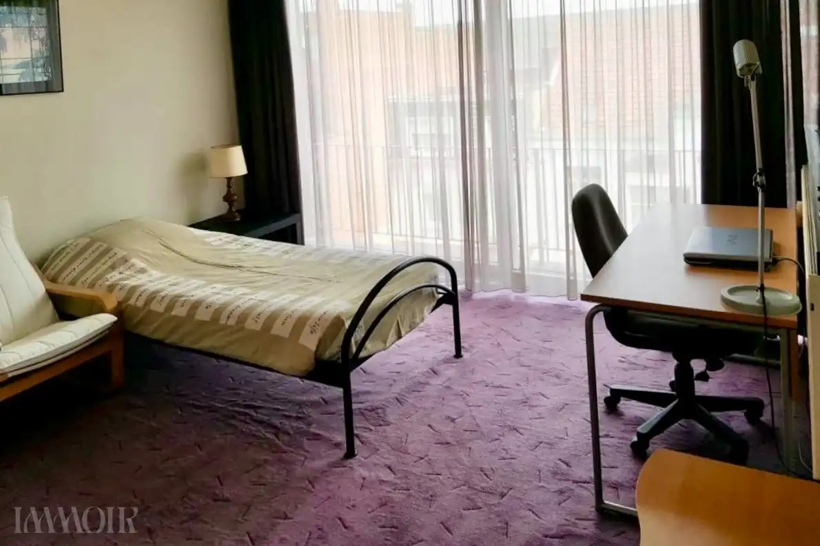 Te renoveren studio met potentieel in hartje Antwerpen. foto 4