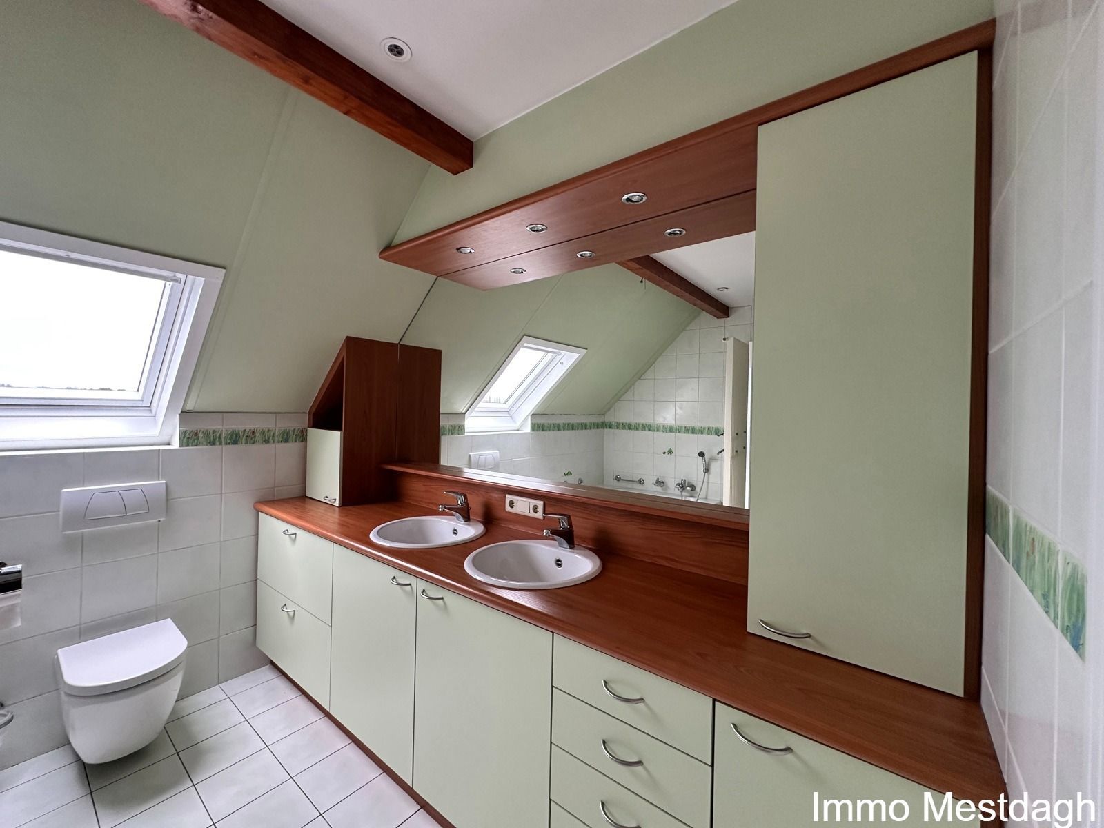 Gerenoveerde instapklare woning met tuin & terras & garages foto 25