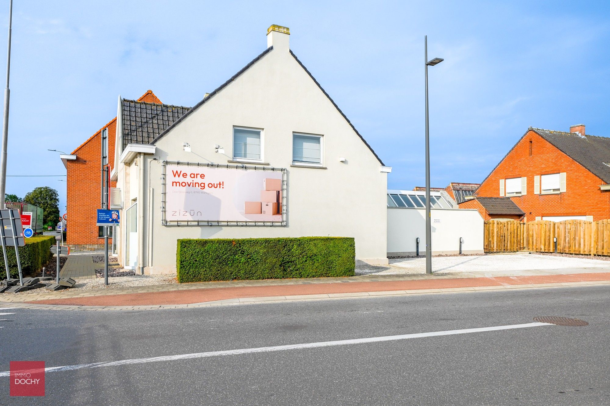 Uiterst commercieel gelegen handelspand - burelen - praktijkgebouw met parking | Deerlijkseweg foto 2