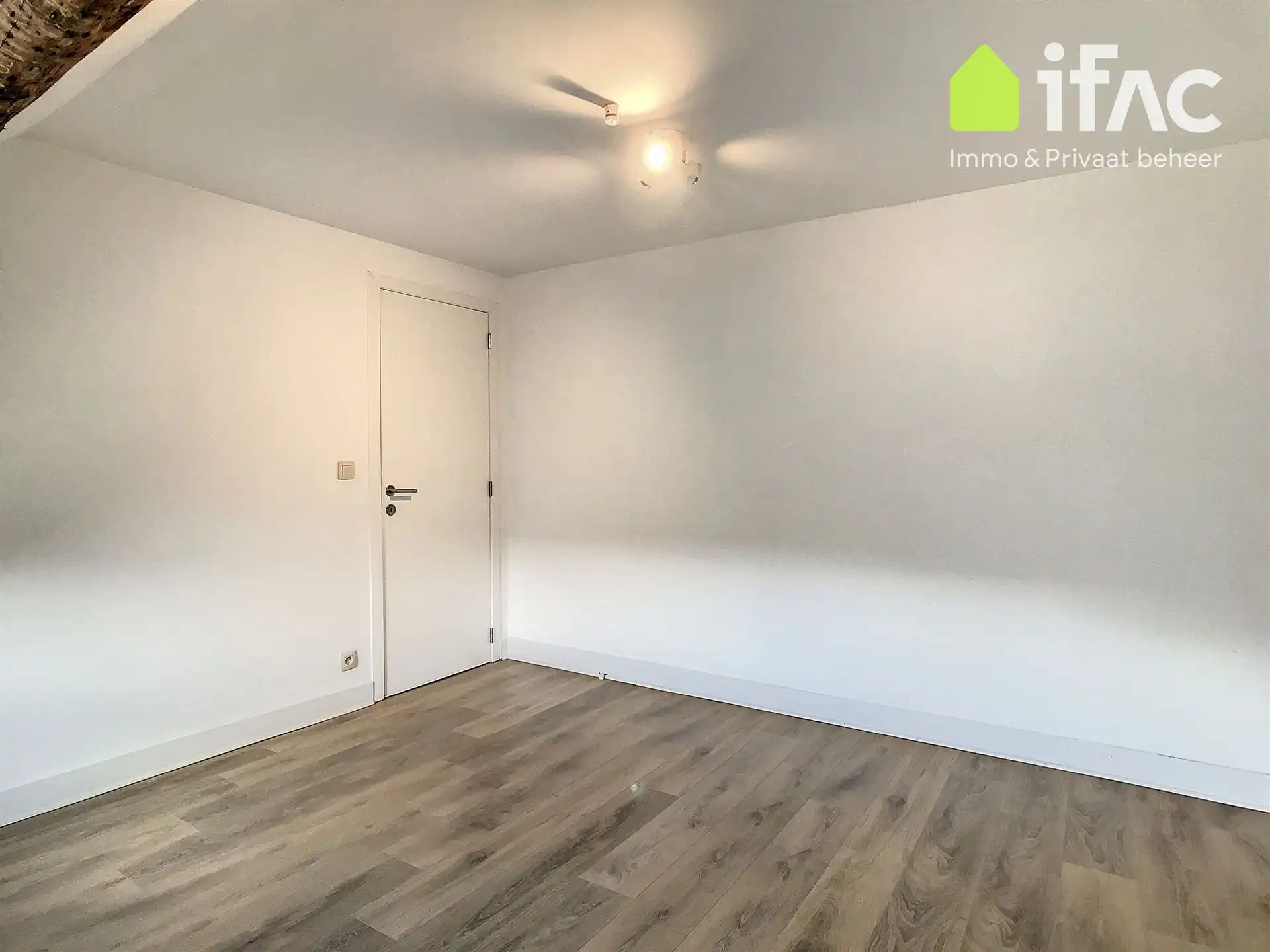 Gerenoveerde 4 slaapkamer woning in centrum Tervuren foto 19
