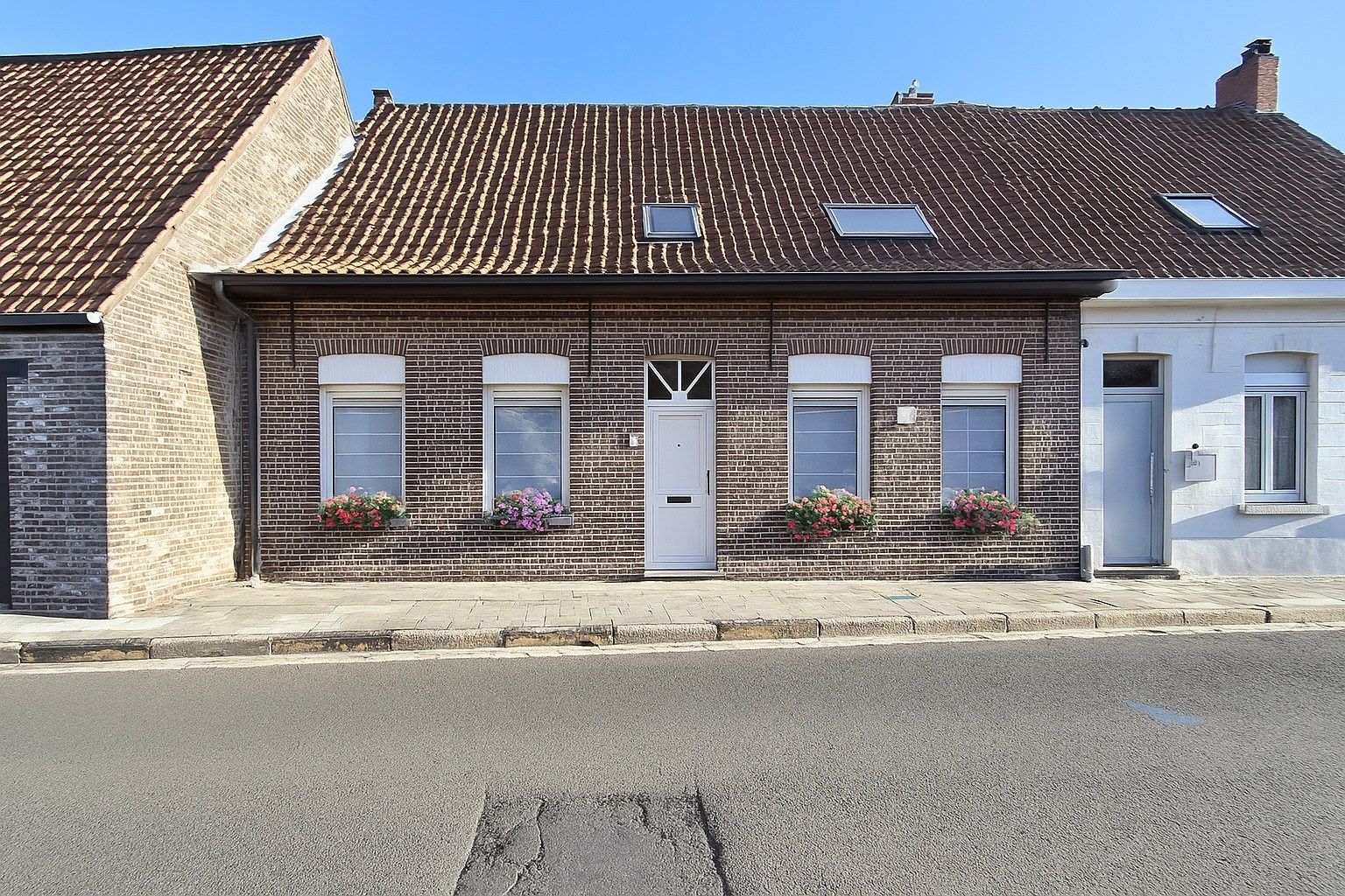 RUIME, GEZELLIGE WONING MET 4 SLAAPKAMERS EN TUIN foto {{pictureIndex}}