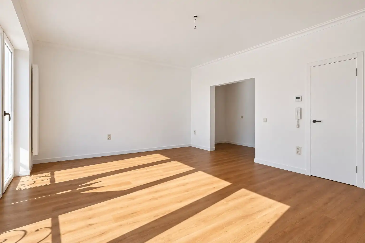 Gerenoveerd appartement met 2 slaapkamers! foto 3