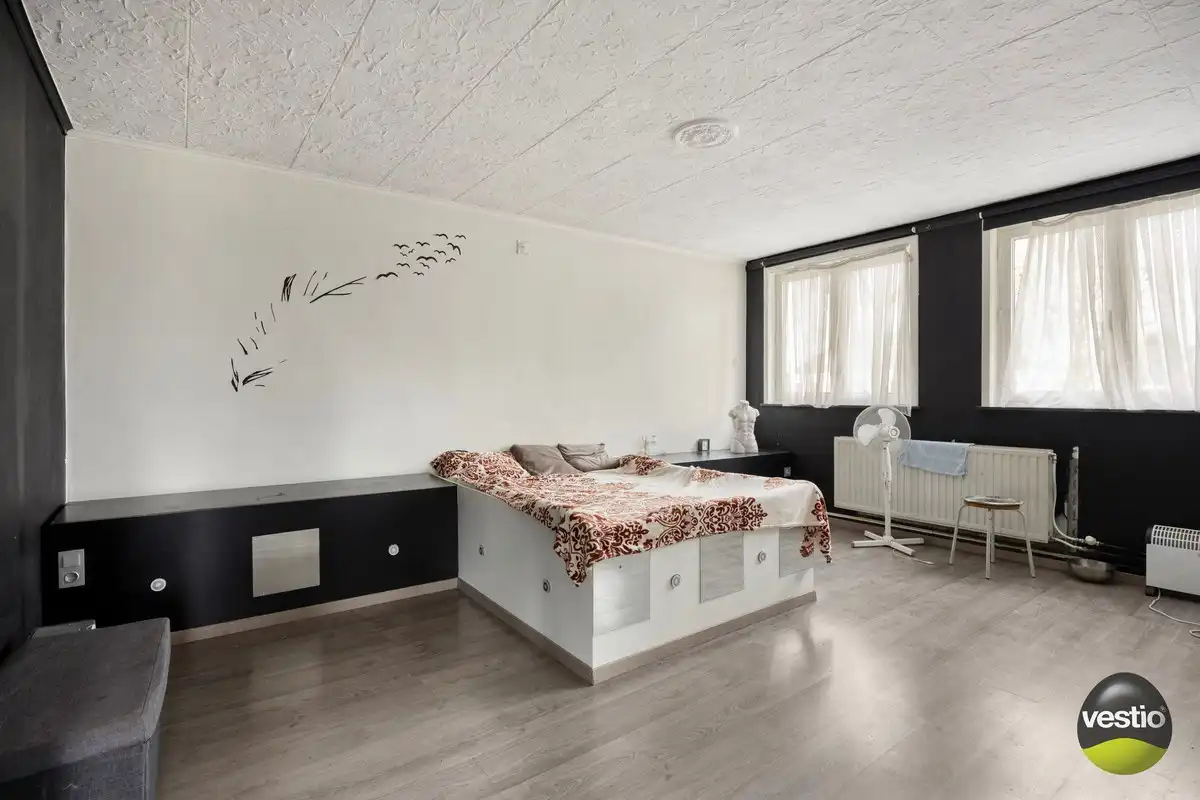 Ruime te renoveren woning met 3 slaapkamers op vlot bereikbare ligging (Genkersteenweg). foto 16