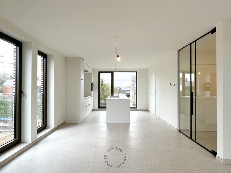 Prachtig gelegen nieuwbouwappartement met drie slaapkamers, groot terras en autostaanplaats foto 3