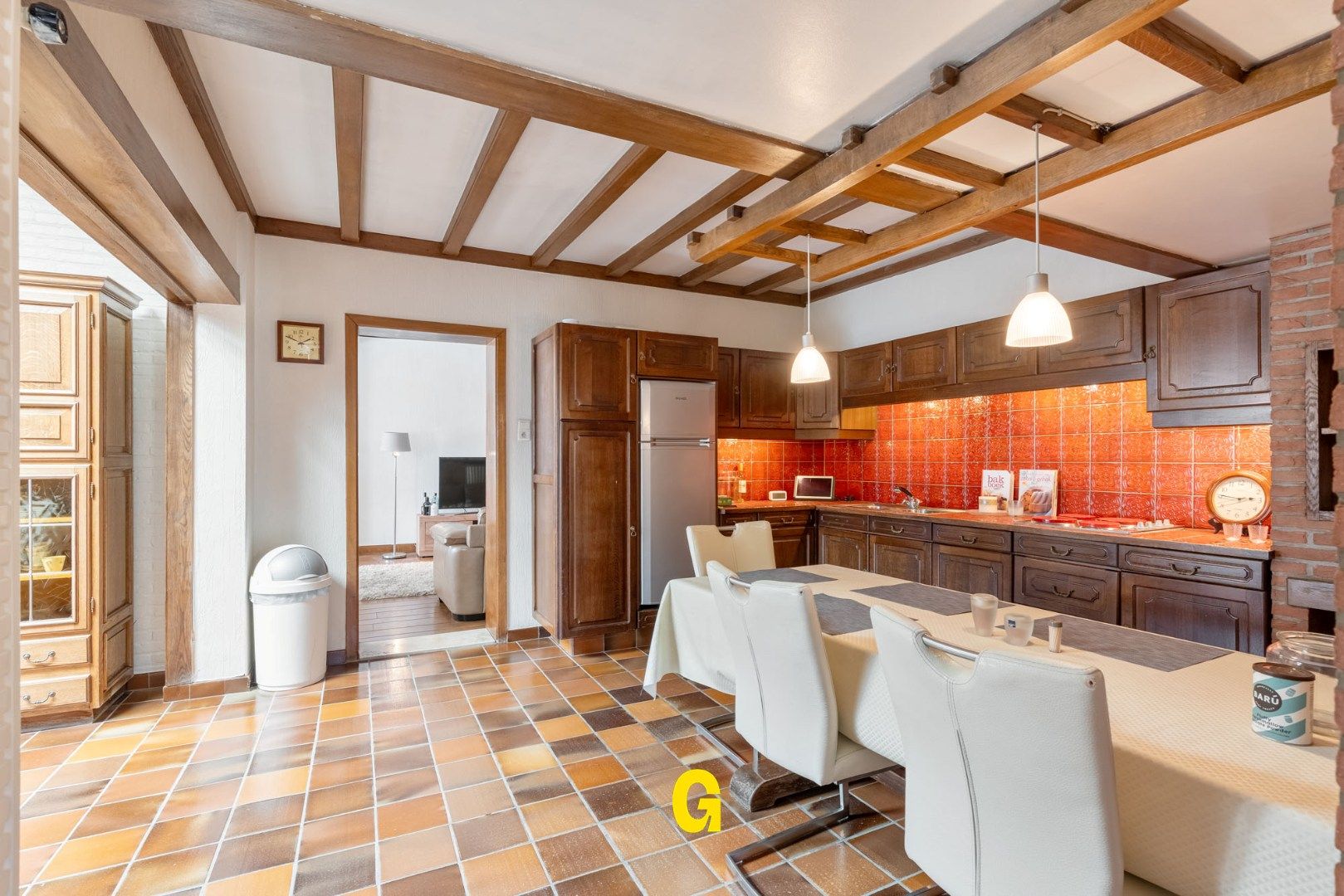 Netjes verzorgde halfopen woning met ruime garage vlakbij het centrum van Munsterbilzen foto 14