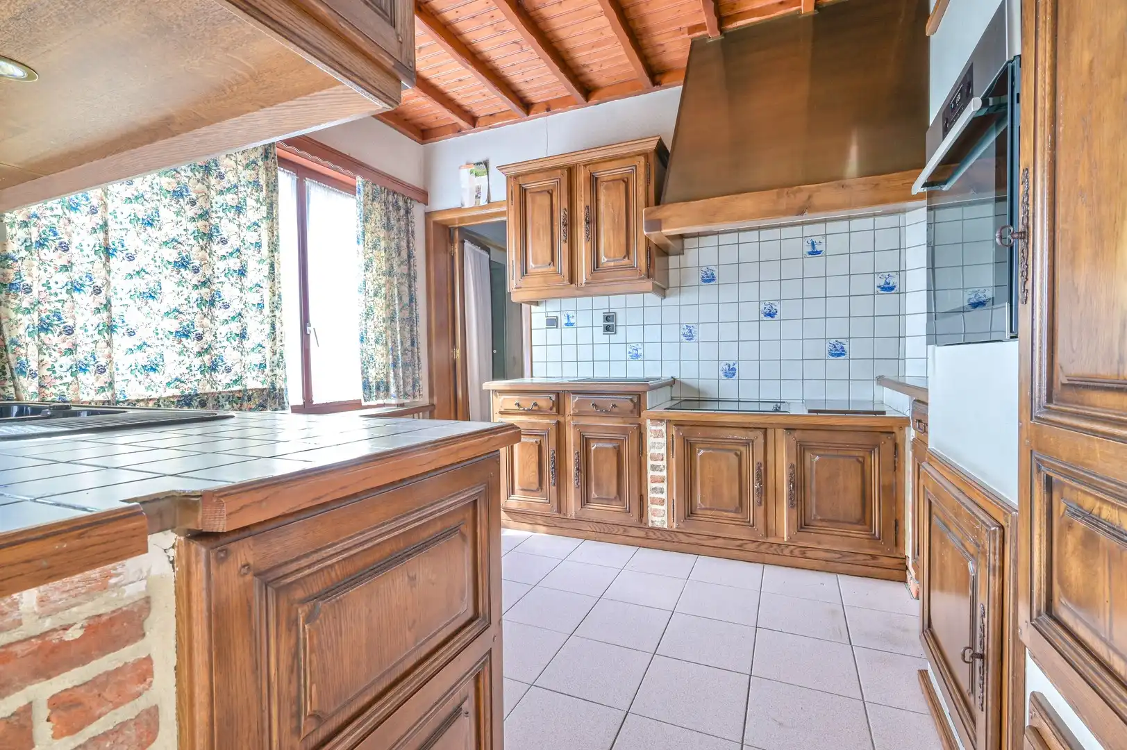 Zeer ruim duplex-appartement aan dorpsplein te Bornem foto 3