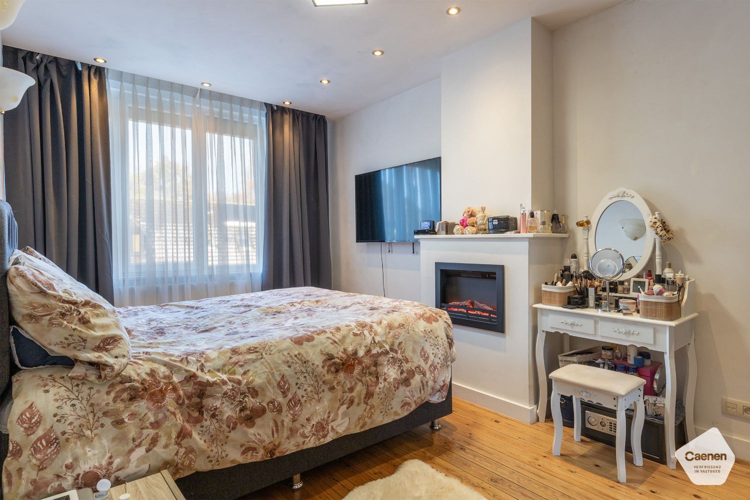 Ruime en instapklare woning met 4 slaapkamers en 3 badkamers met privé-tuin en werkplaats foto 9