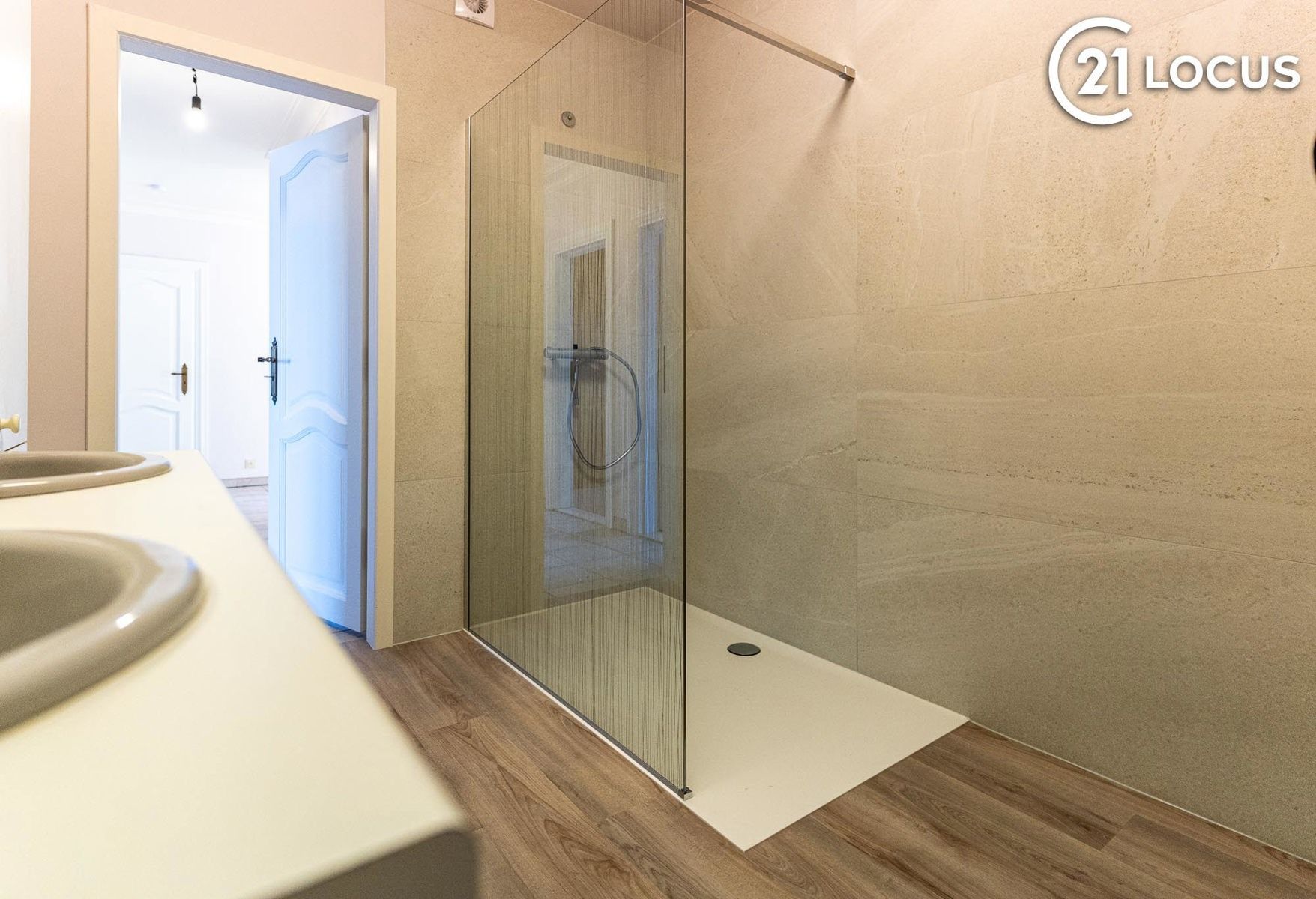 Zeer ruim appartement (132m²) met dubbele garage te huur ! foto 7