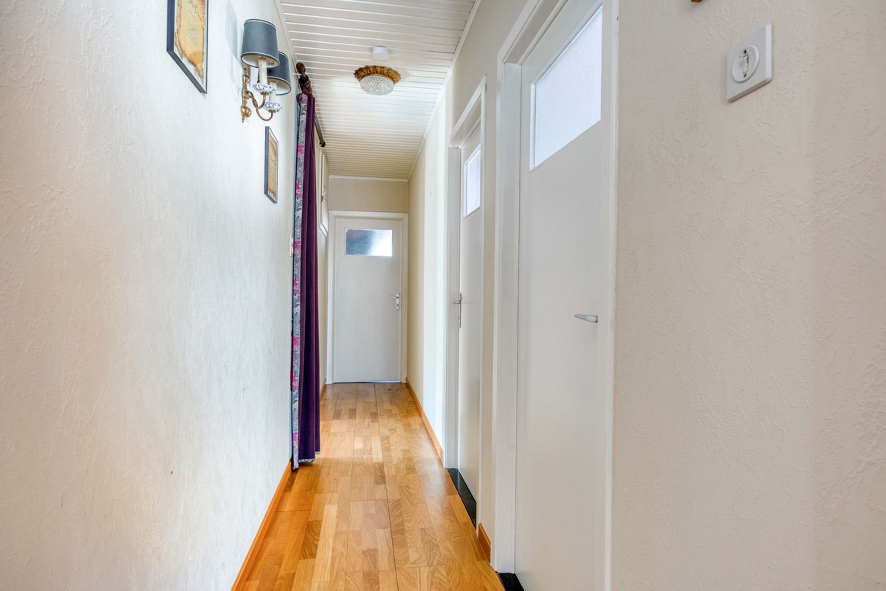 Charmante gezinswoning met 3 slaapkamers, 2 badkamers en ruime tuin op toplocatie. foto 18