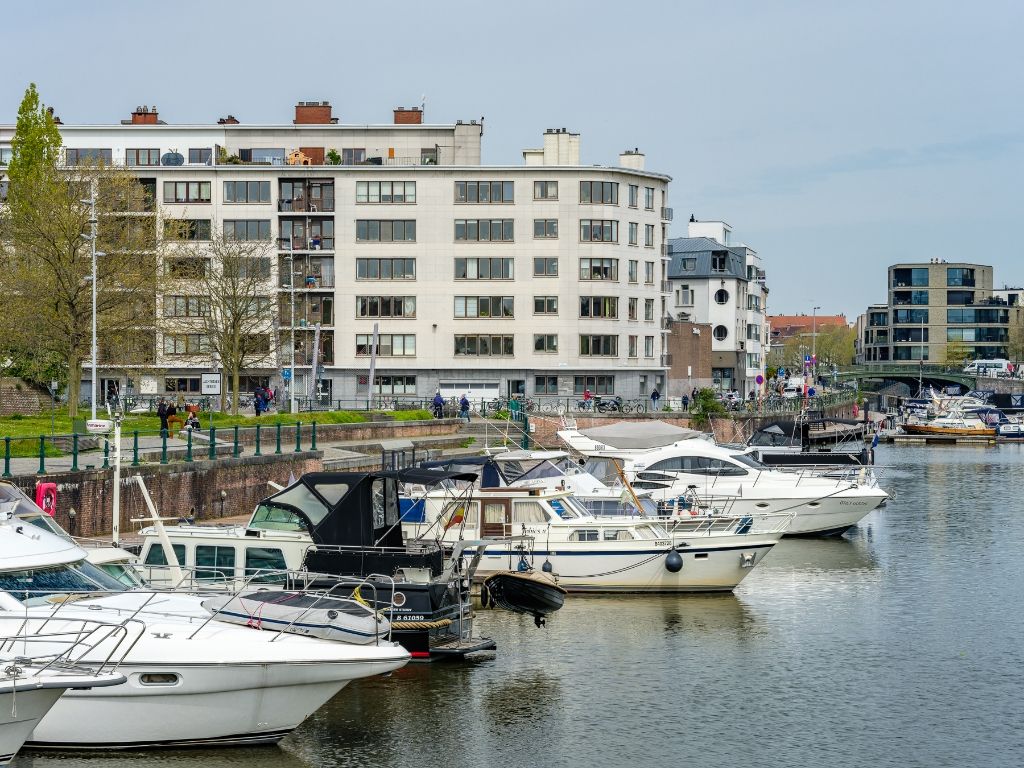 Gerenoveerd 2 slaapkamer appartement met unieke zichten op de Gentse binnenwateren foto 14