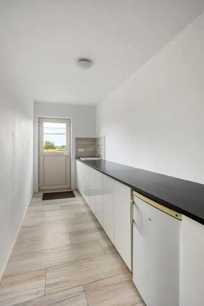 Ruime gerenoveerde gezinswoning met 3 slaapkamers op een uitzonderlijk perceel foto 12
