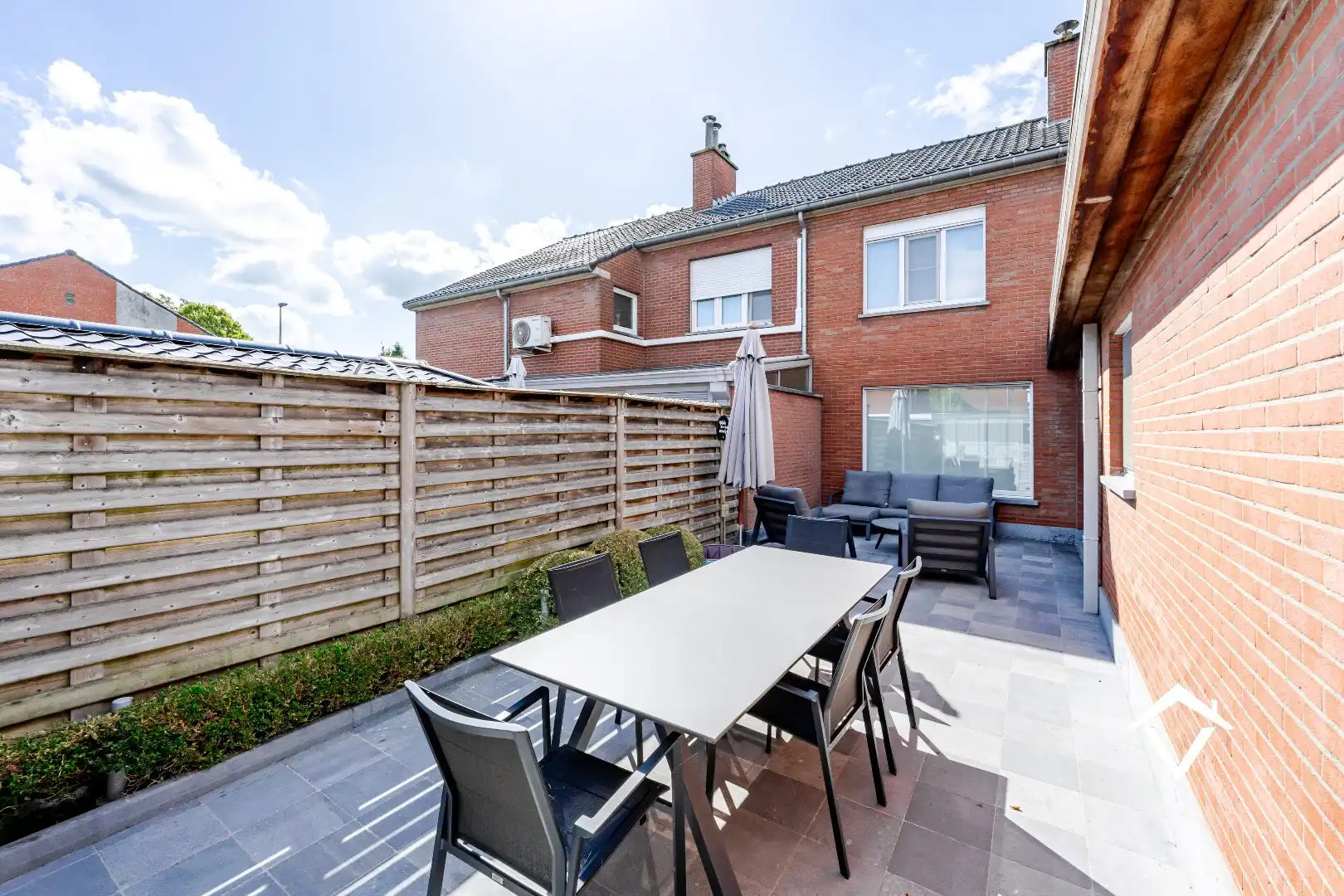 Recente halfopen bebouwing met 3 slaapkamers, garage en terras tuin foto 13