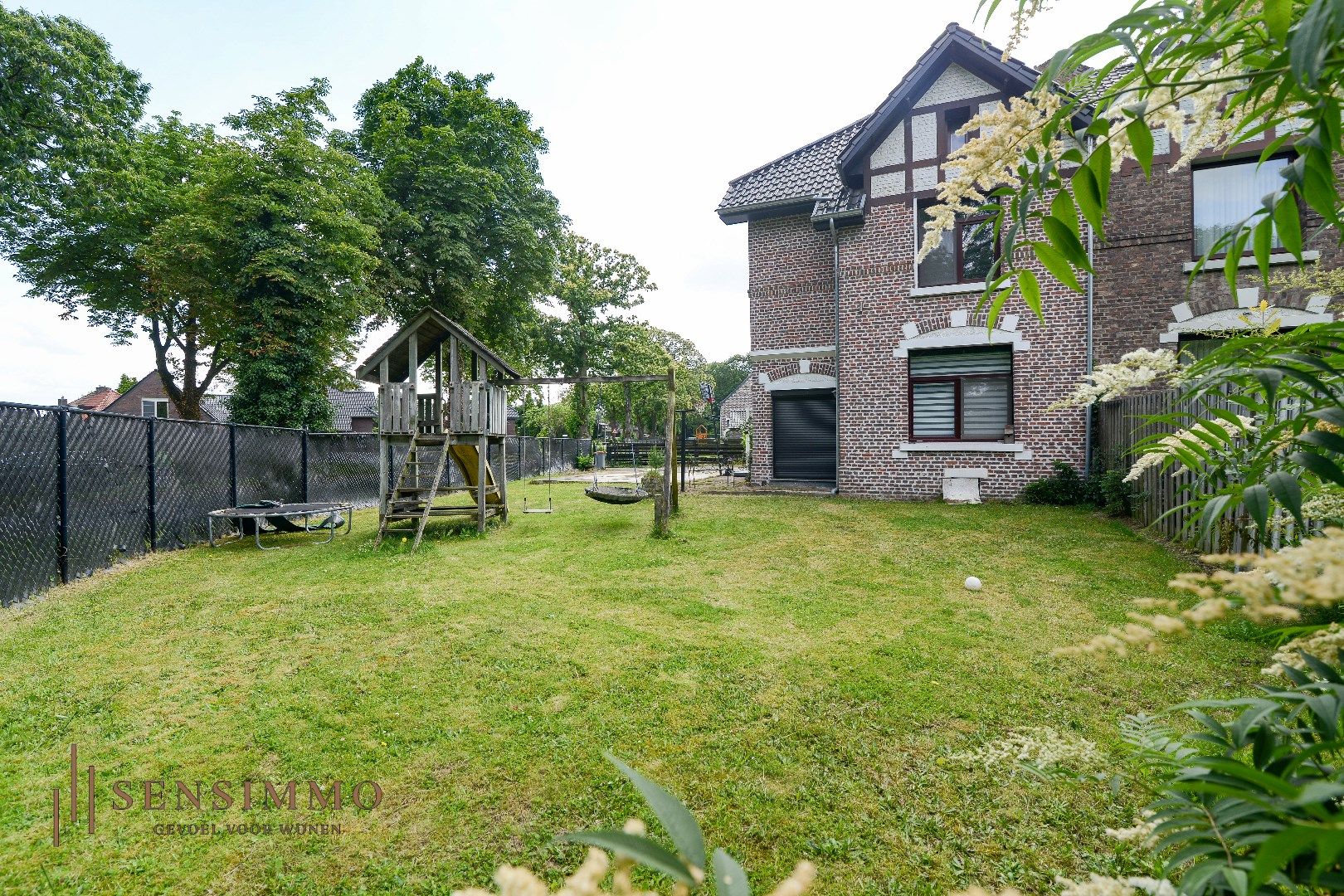 Gerenoveerde Tuinwijkwoning met 3 slaapkamers op ruim perceel foto 1