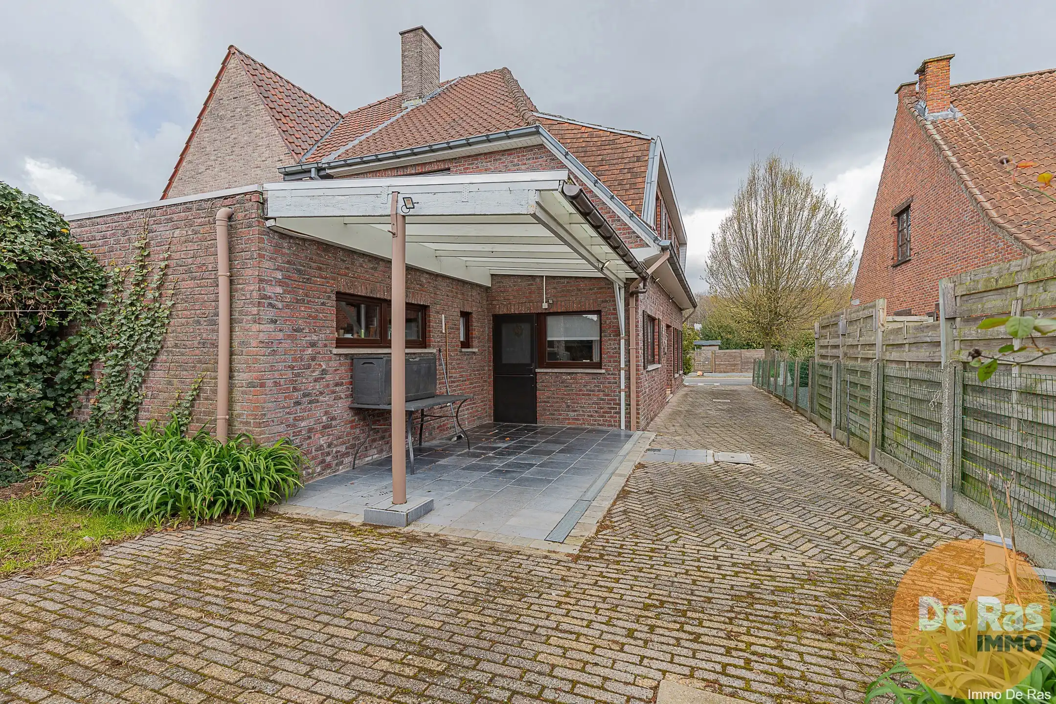 LIEDEKERKE Solide HOB op toplocatie met 3 slp/tuin en garage foto 3