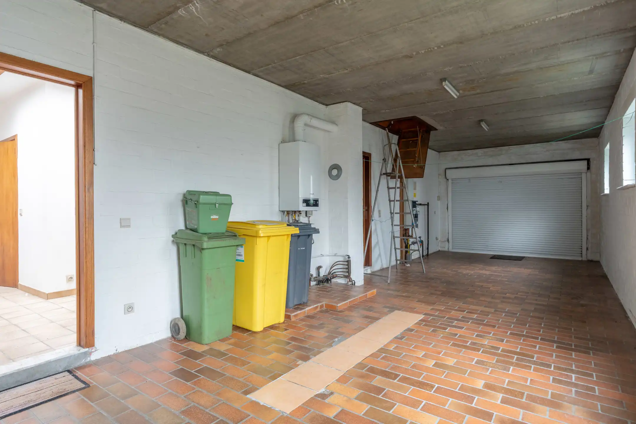 Ruime laagbouw met 3-4 slpk én praktijk en grote garage foto 32