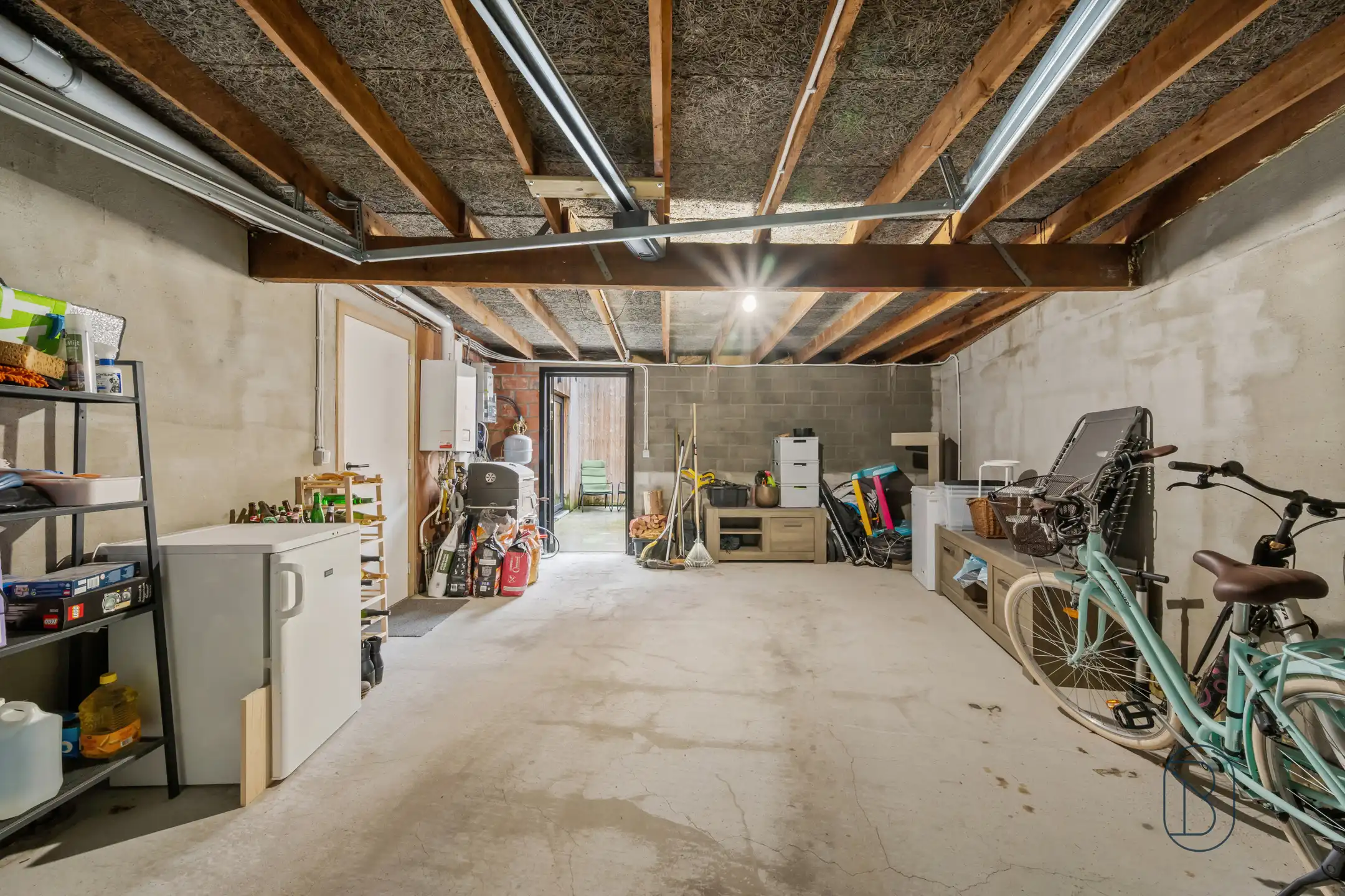 Instapklare woning met 3SLK, zonnige buitenruimtes en garage foto 17