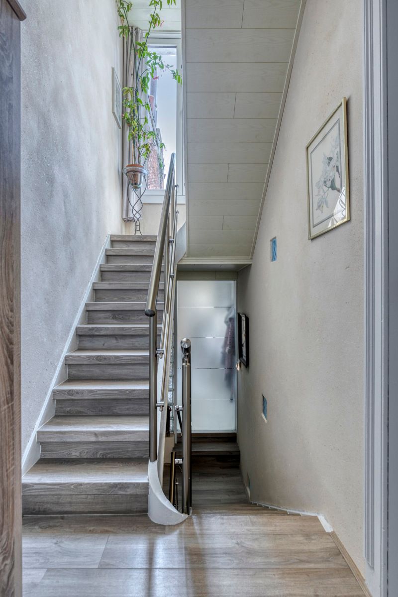 Ruime woning met 6 slaapkamers. foto 9