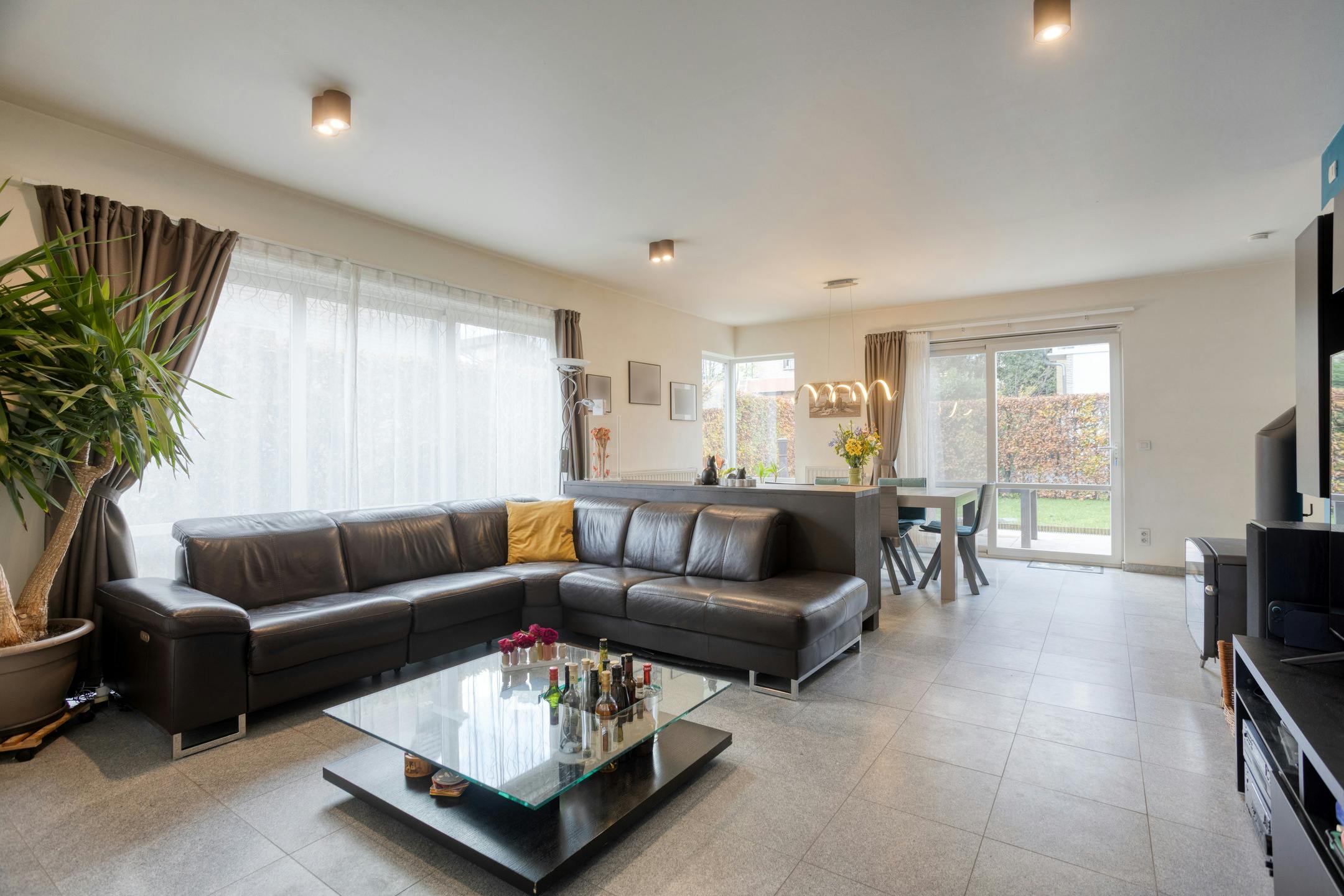 Alleenstaande villa in rustige woonwijk in Strombeek-Bever foto 3