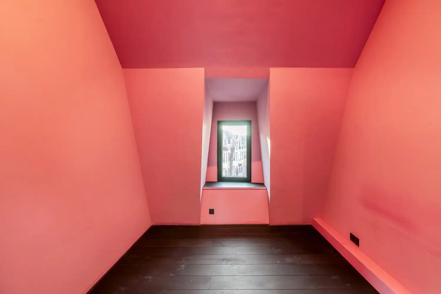 Karaktervolle erfgoedwoning op topligging tegenover de Sint-Gummaruskerk. foto 24