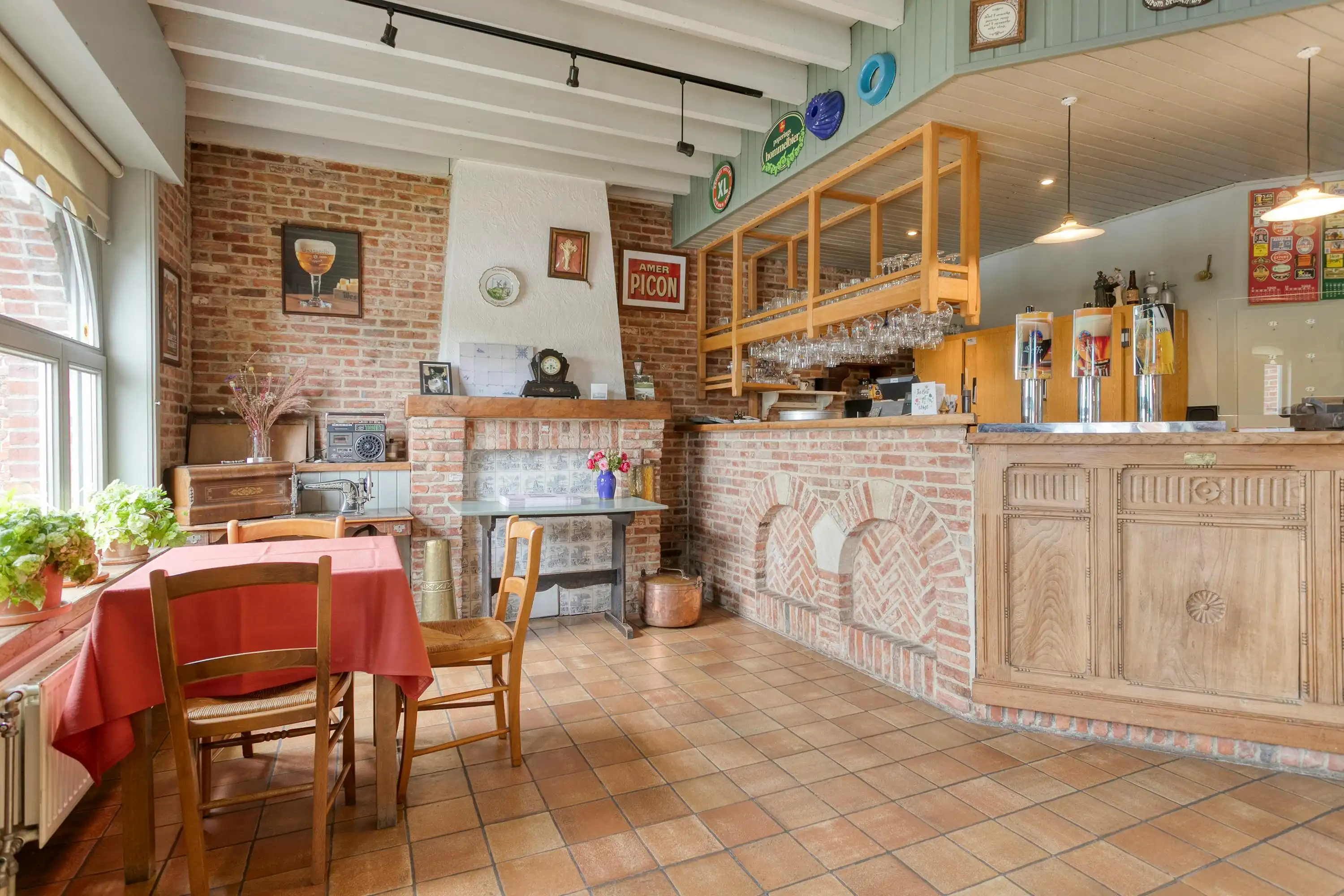 Horecazaak met appartement in Heuvelland te koop foto 11