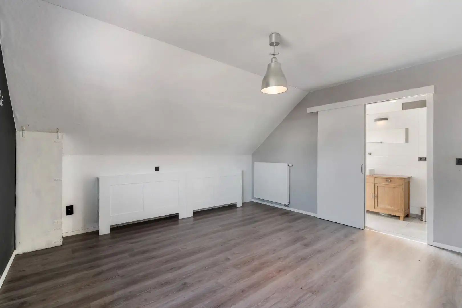 Recente, halfvrijstaande gezinswoning in een moderne bouwstijl op een perceel van 11a06ca! foto 12