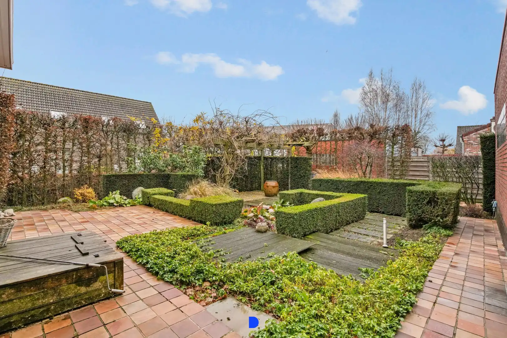 Handelspand met woonst op commerciële ligging. foto 5