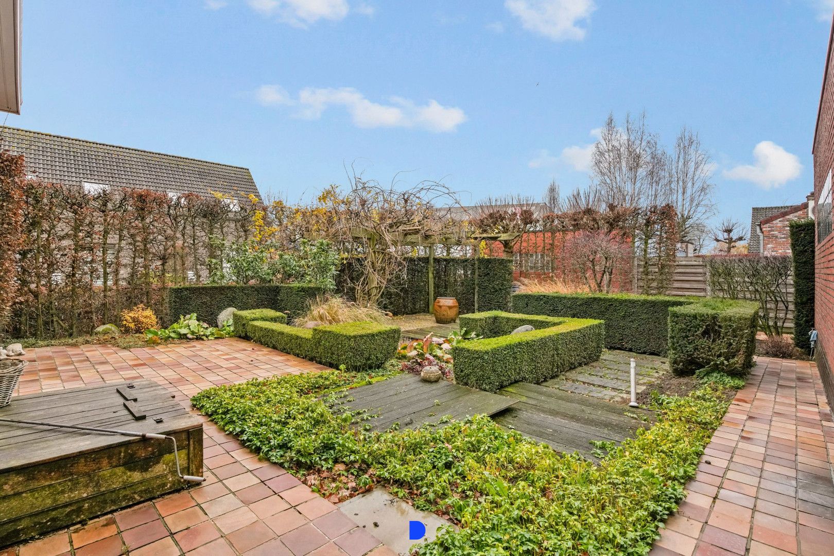 Handelspand met woonst op commerciële ligging. foto 5