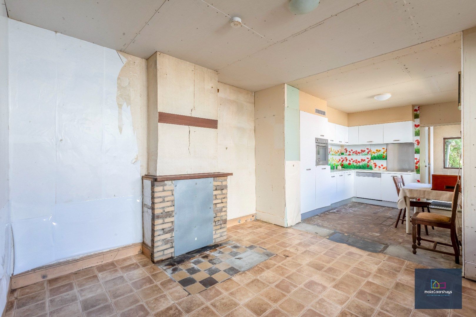 VERKOCHT !!! Residentieel gelegen  te renoveren halfopen bebouwing met tuin  foto 6